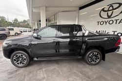 2023 Toyota Hilux SR5