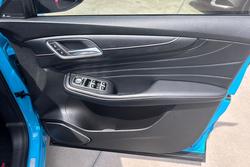 2023 MG HS Essence X