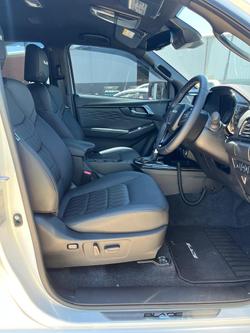 2025 Isuzu D-MAX BLADE