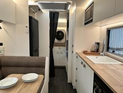 2026 New Age Caravans 21 Ft Roadowl Expedition Double Bunk My26 Ro21bemy26