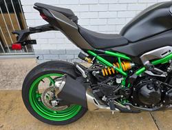 2025 Kawasaki Z900 SE GREY