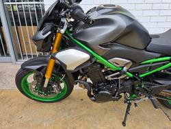 2025 Kawasaki Z900 SE GREY