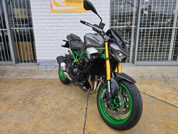 2025 Kawasaki Z900 SE GREY