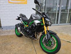2025 Kawasaki Z900 SE GREY