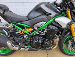 2025 Kawasaki Z900 SE GREY