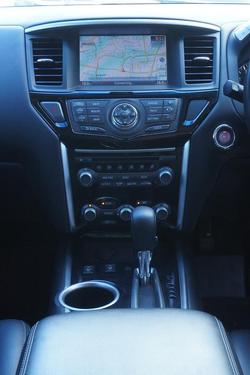 2016 Nissan Pathfinder ST-L