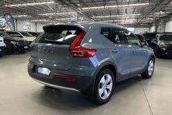 2021 Volvo XC40 T4 Momentum
