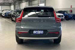 2021 Volvo XC40 T4 Momentum