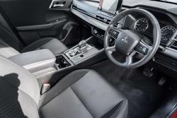 2024 Mitsubishi Outlander ES