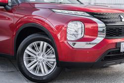 2024 Mitsubishi Outlander ES