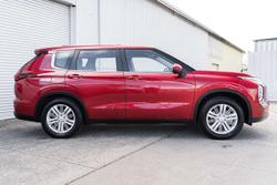 2024 Mitsubishi Outlander ES