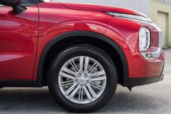 2024 Mitsubishi Outlander ES