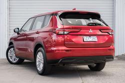2024 Mitsubishi Outlander ES