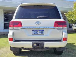 2018 Toyota Landcruiser VX VDJ200R 4X4 Dual Range Glacier White