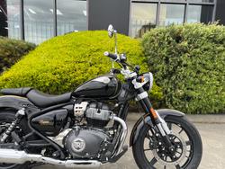 2026 Royal Enfield SUPER METEOR 650 Interstella Green