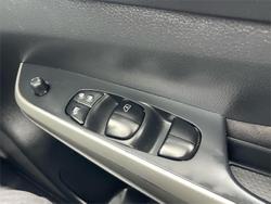 2017 Nissan Navara SL D23 Series 2 4X4 Dual Range Brilliant Silver