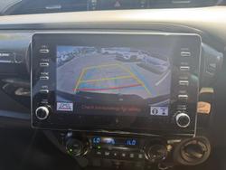 2023 Toyota Hilux SR5