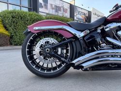 2017 HARLEY-DAVIDSON FXSB SOFTAIL BREAKOUT Red