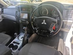 2010 Mitsubishi Pajero Platinum NT MY10 4X4 White Pearl