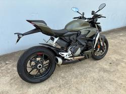 2022 DUCATI STREETFIGHTER V2 Green