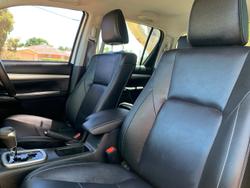 2023 Toyota Hilux SR5