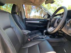 2023 Toyota Hilux SR5