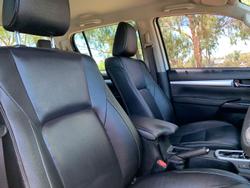 2023 Toyota Hilux SR5