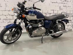 2011 Triumph Bonneville SE Bonneville White