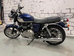 2011 Triumph Bonneville SE Bonneville White