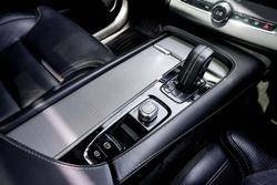 2022 Volvo XC90 B6 R-Design