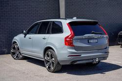 2022 Volvo XC90 B6 R-Design