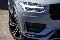 2022 Volvo XC90 B6 R-Design