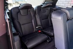 2022 Volvo XC90 B6 R-Design