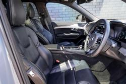 2022 Volvo XC90 B6 R-Design