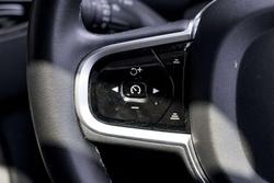 2022 Volvo XC90 B6 R-Design