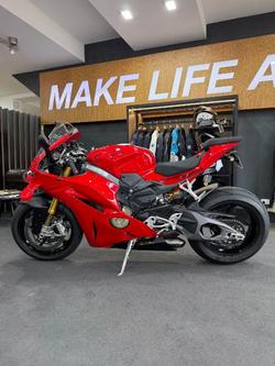 2024 DUCATI PANIGALE V4 S Red