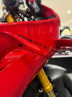 2024 DUCATI PANIGALE V4 S Red