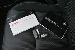 2022 Mitsubishi Outlander LS