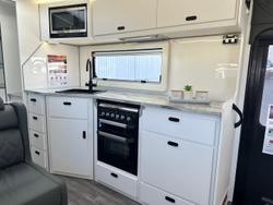 2026 JB Caravans Dirt Road Extreme 22' Large Ensuite