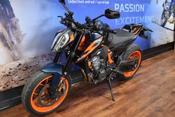 2023 Ktm 890 DUKE R Orange
