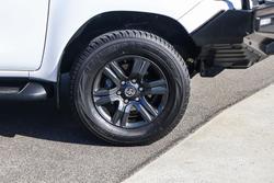 2023 Toyota Hilux SR