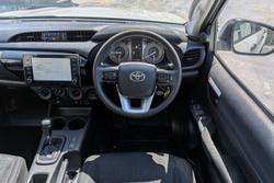2022 Toyota Hilux SR