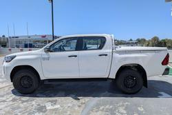 2022 Toyota Hilux SR
