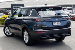 2025 Mitsubishi Outlander ES
