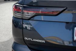 2025 Mitsubishi Outlander ES