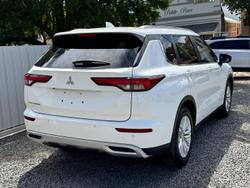 2022 Mitsubishi Outlander LS