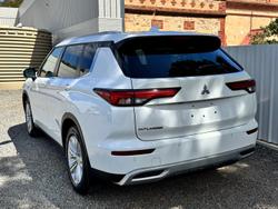 2022 Mitsubishi Outlander LS