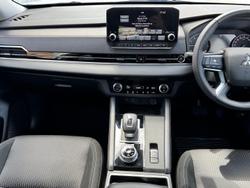 2022 Mitsubishi Outlander LS