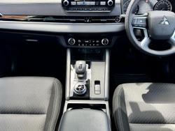 2022 Mitsubishi Outlander LS