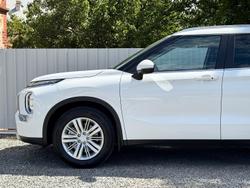 2022 Mitsubishi Outlander LS